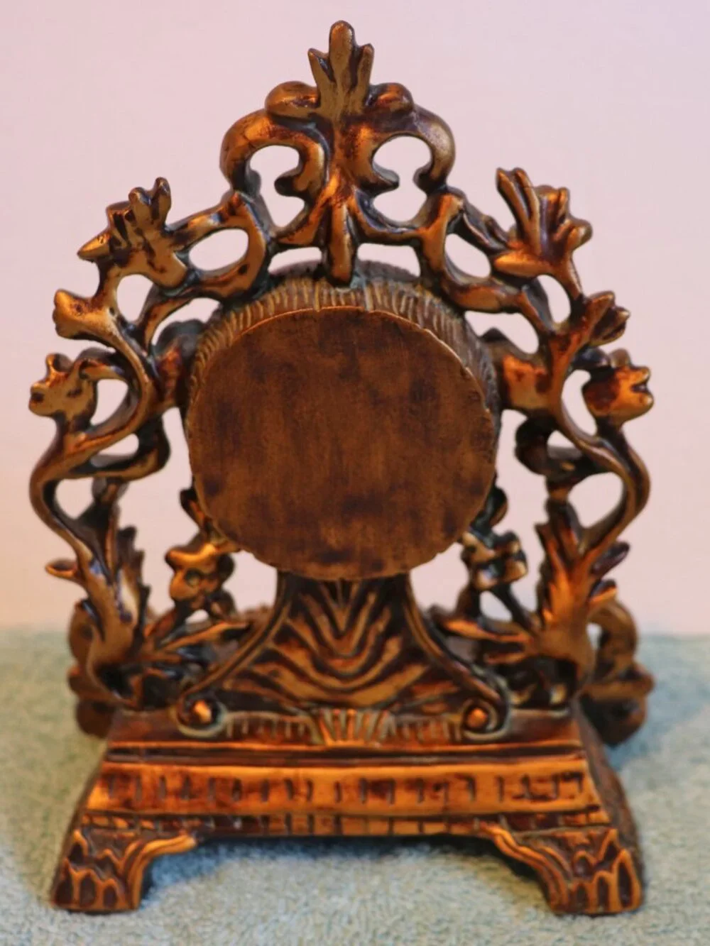 Vtg Ornate Resin Bronzeish goth /French Style Table Mantle Quartz Clock